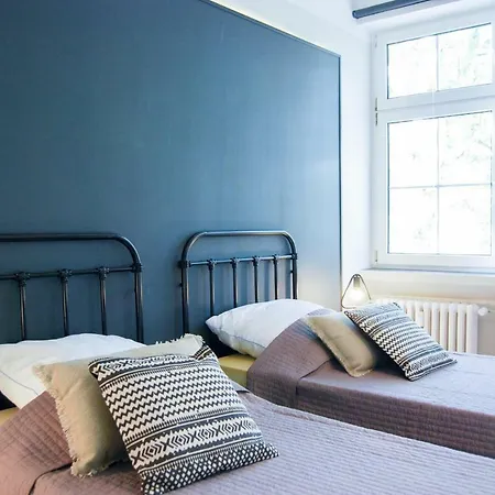 Apartment Alte Schule Gaestehaus - The Principal's
