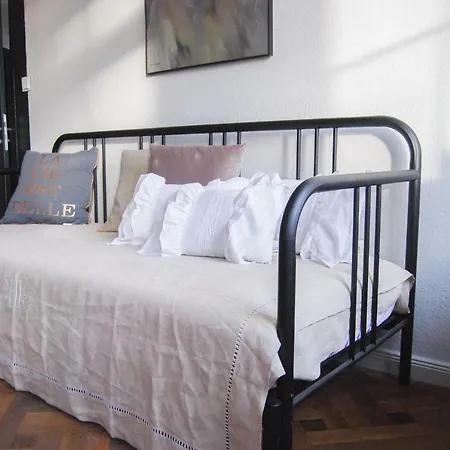 Apartment Alte Schule Gaestehaus - The Principal's